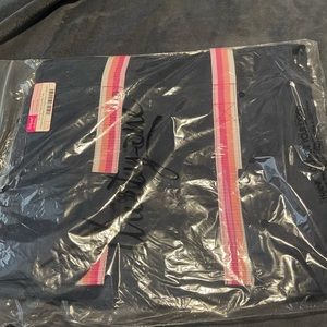 COPY - Thirty one zip top